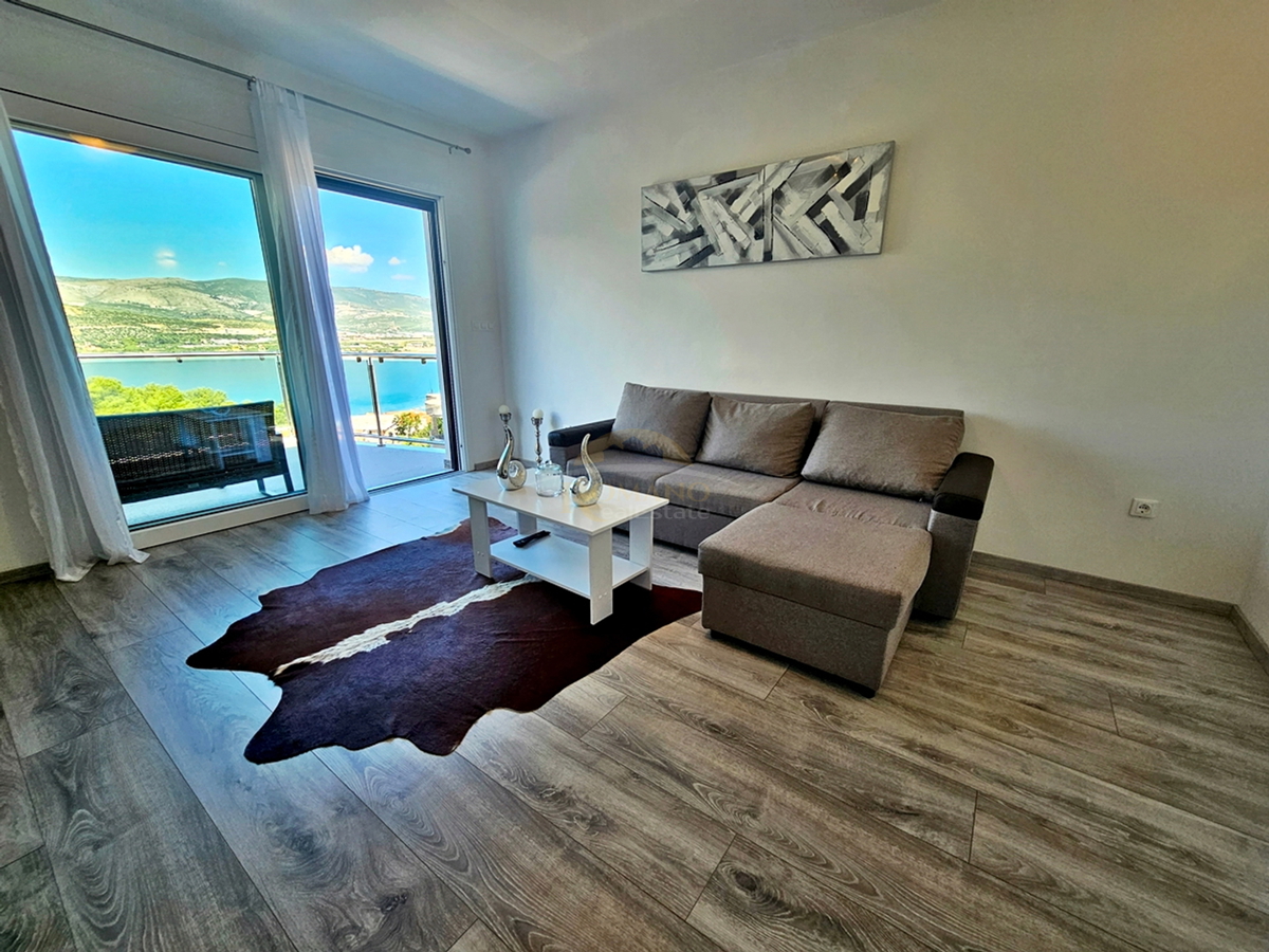 Casa di lusso a Čiovo - Mastrinka con 3 appartamenti e vista aperta sul mare